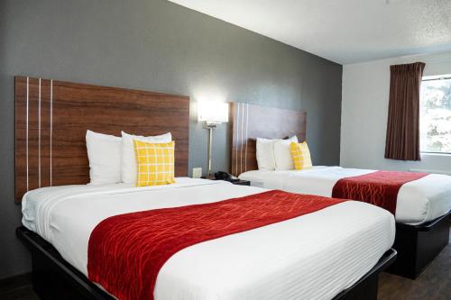 Victorian Inn & Suites-York - image 11