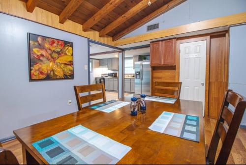 Entire 2 Bed Cabin By Ucf - Orlando - Pet Friendly in Orlando, USA