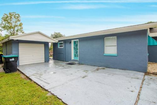 Entire 2 Bed Cabin By Ucf - Orlando - Pet Friendly in Orlando, USA