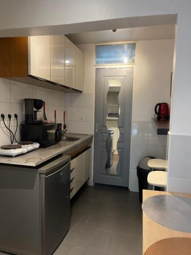 Petit appartement ideal pour deux personnes, offrant une belle vue sur jardin, proche des commodites in นัวซี เลอ กรองด์