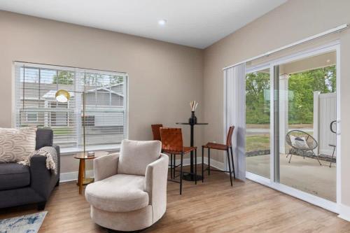 Modern New Build 12BR 12BA w Garage Patio in Wyoming, USA