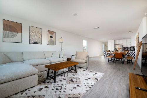 Boho Bliss 4BR in Castroville, USA
