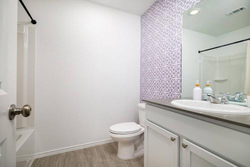Boho Bliss 4BR in Castroville, USA