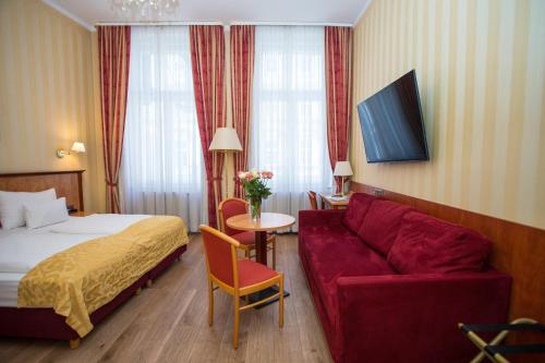 room detail thumbnail 1