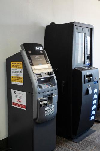 Victorian Inn & Suites-York - image 2