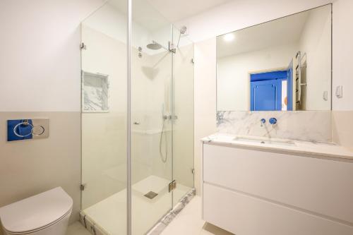Blue Tide - Two Bedroom Apartment - image 2