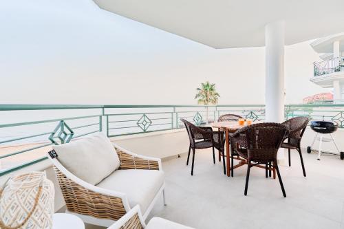 First Line Oasis Apartment Td05, Malaga