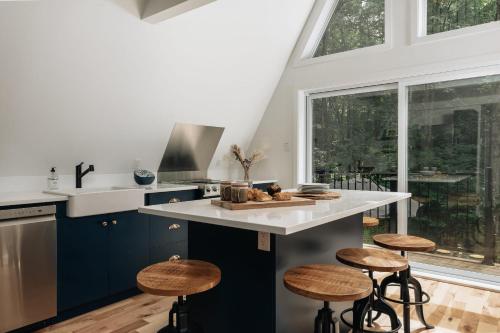 virtuve, Kartalla - the A frame experience in Tremblant in Amherst (QC)