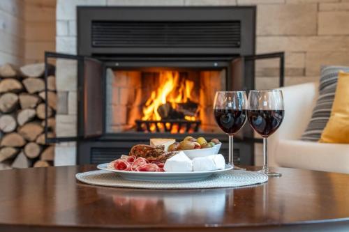 Le Montagnia escape to Tremblant with hot tub in Val-des-Lacs (QC)