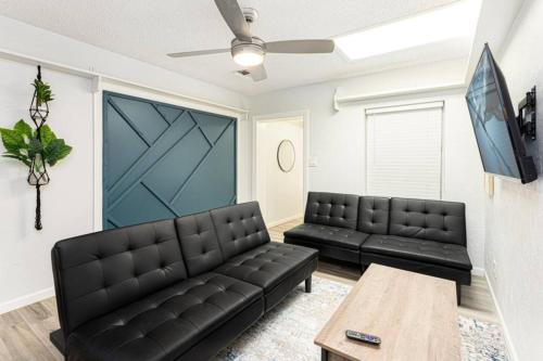 Casa Azul - 4 Bedrooms & 2 Car Garage Long Term in Orlando, USA