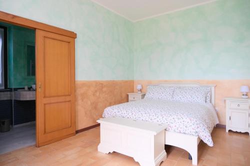 1 queen bed, 1 twin bed