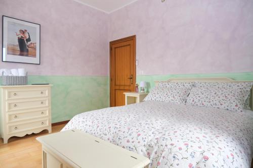 1 queen bed, 2 twin beds