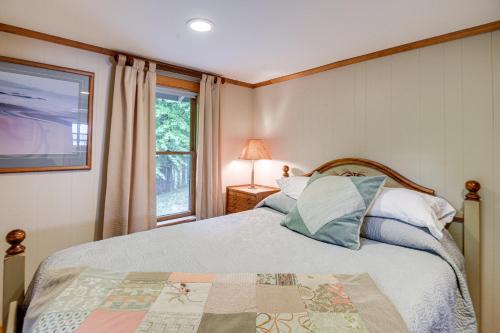 Ossipee Lake Cottage with Screened Porch and Fire Pit! - image 11