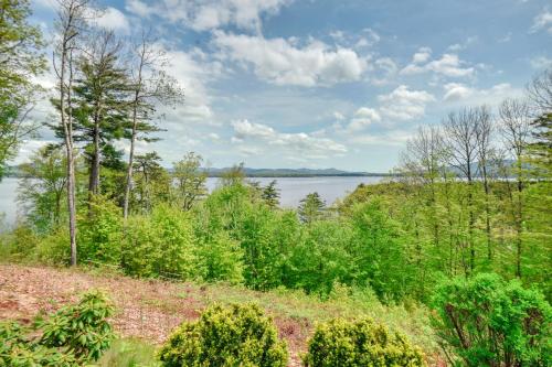 Ossipee Lake Cottage with Screened Porch and Fire Pit! - image 2