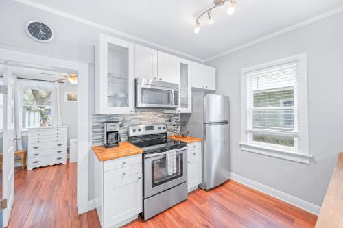 Uptown Charm Sleeps 6 Family & Pet Friendly in St. Augustine, USA