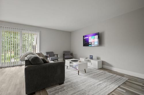 2BR Stay Close to Downtown in Rochester Hills, USA