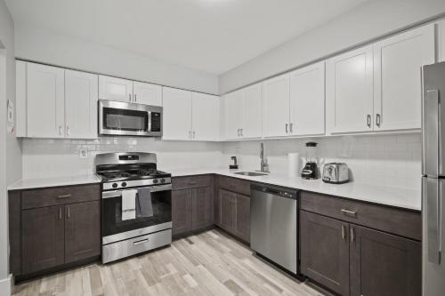 2BR Stay Close to Downtown in Rochester Hills, USA