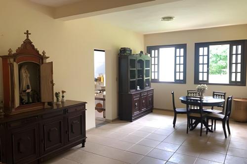 Sitio com Piscina AQUECIDa e 5 quartos c/ suíte! (Sitio com Piscina AQUECIDa e 5 quartos c/ suite!) in Jaboticatubas