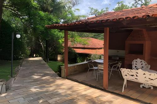 Sitio com Piscina AQUECIDa e 5 quartos c/ suíte! (Sitio com Piscina AQUECIDa e 5 quartos c/ suite!) in Jaboticatubas