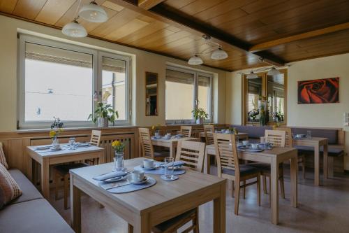 Ruoka ja Juomat, Haus Martin***- Schneeberger in Mörbisch am See