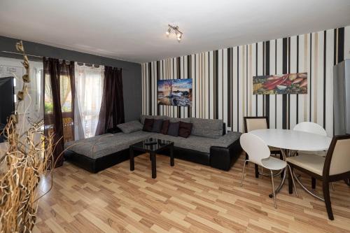 Leo relax - image 14