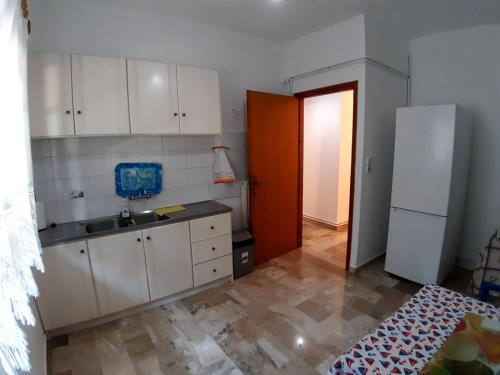 Glyfada's Family Apartment in 네아 트리조니아