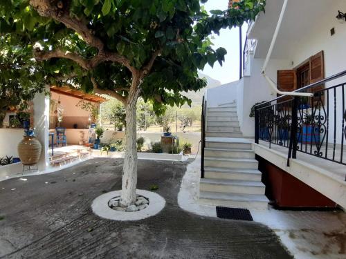 Glyfada's Family Apartment in 네아 트리조니아