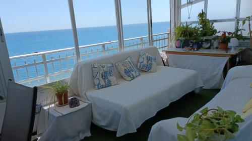 BLUE DOUBLE PRIVATE ROOM AT FRONT BEACH - HABITACION en la playa piso compartido, Valencia (photo 10)