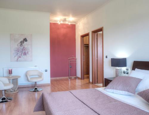 Six-Bedroom Villa  image 10