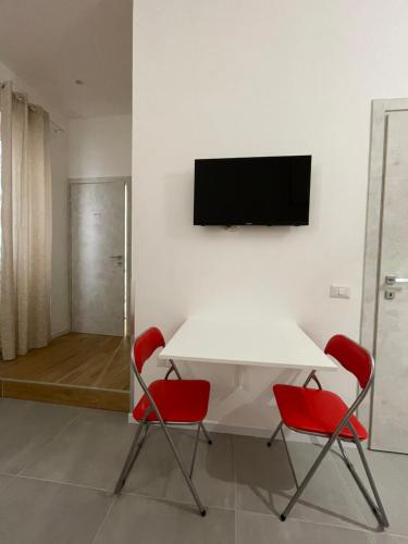 Double or Twin Room with Private Bathroom image 3