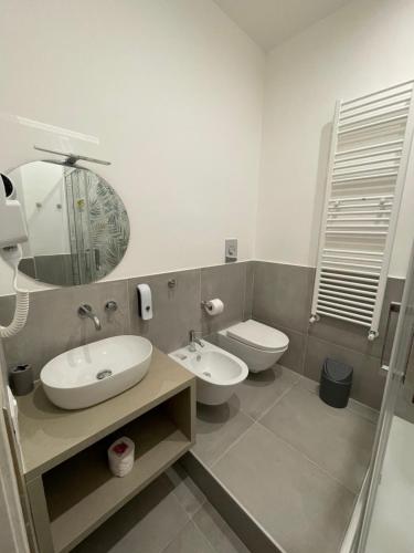 Double or Twin Room with Private Bathroom image 2