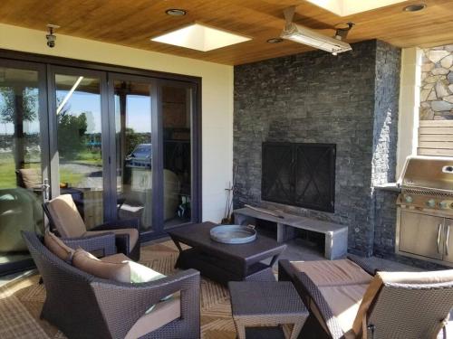 The Seaside Getaway - Direct Beach Access in Point Roberts