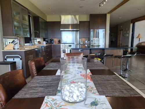 The Seaside Getaway - Direct Beach Access in Point Roberts