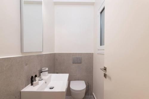 Green Oasis 2BR Apartment in Pangrati by UPSTREET - image 9