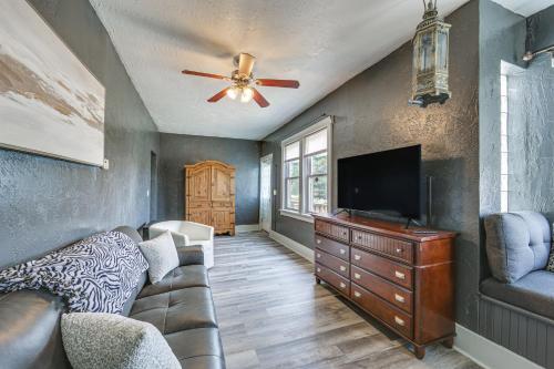 Updated New Kensington Home with Deck 22 Mi to PGH! in New Kensington, USA