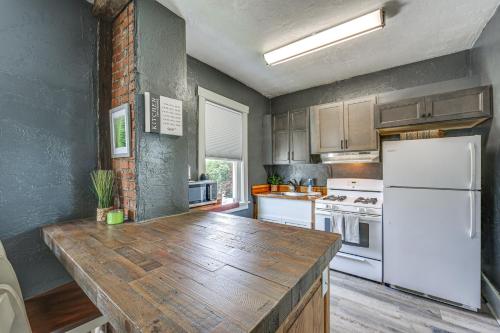 Updated New Kensington Home with Deck 22 Mi to PGH! in New Kensington, USA