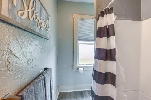 Updated New Kensington Home with Deck 22 Mi to PGH! Updated New Kensington Home with Deck 22 Mi to PGH!