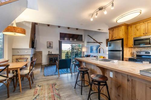 Stylish 2BD in Carnelian Bay Stylish 2BD in Carnelian Bay