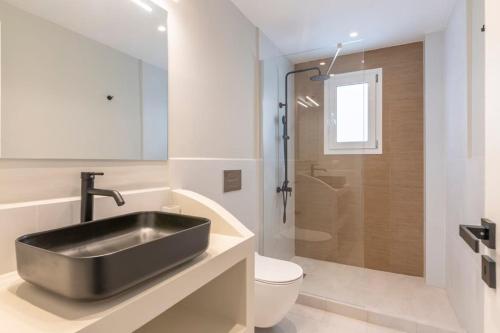 Cityscape Comfort 2BR Apartment in Ampelokipoi by UPSTREET - image 4