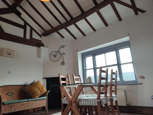 헤리포드 127 large double bedroom apartment eign street Hereford 2성급 싱글룸 로비