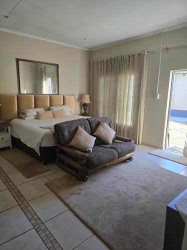 Guesthouse 71 King Size Guest Room