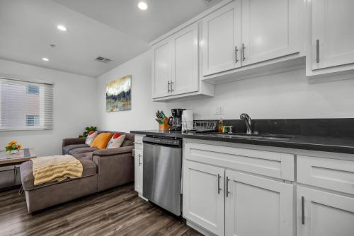 Modern 2 Levels One-Bedroom Retreat in central Location in Hollywood, Los Angeles (fotografie 6)