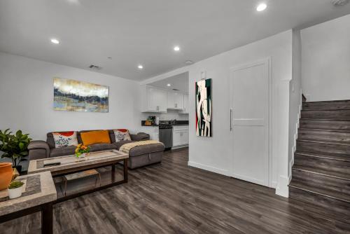 Modern 2 Levels One-Bedroom Retreat in central Location in Hollywood, Los Angeles (fotografie 10)