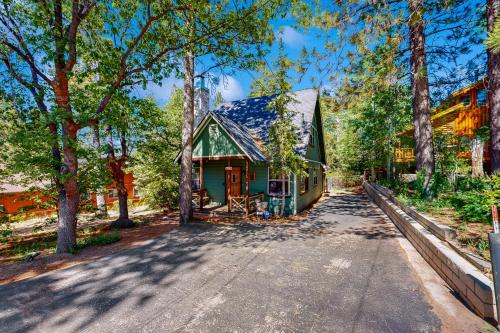 Quiet Cabin in Big Bear Lake, USA