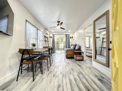 Private 1 Bed Apartment Full Kitchen in Orlando, USA
