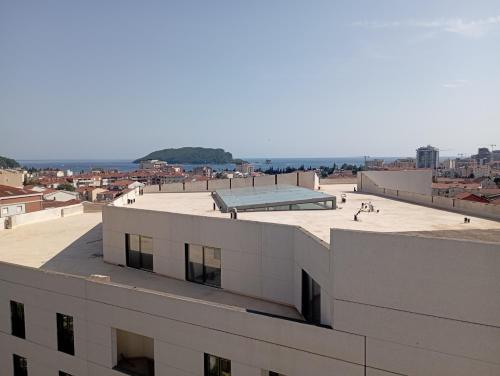 Deniz manzaralı, büyük markete yakın ev