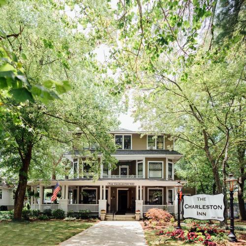 The Charleston Inn - Accommodation - Hendersonville