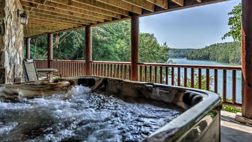 Eagles Landing in Blue Ridge, USA