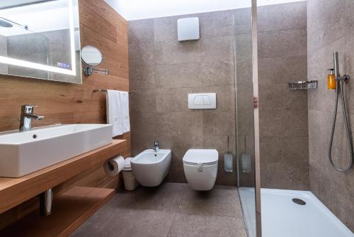 Superior Double Room with Balcony image 10