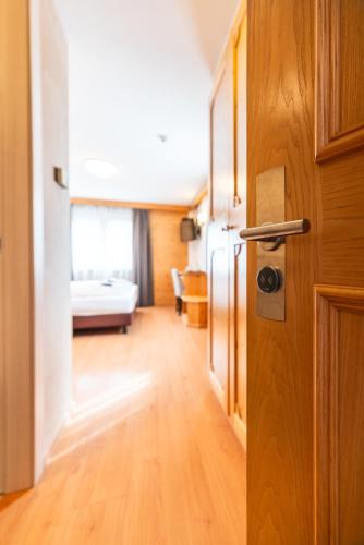 Double Room with Balcony image 1
